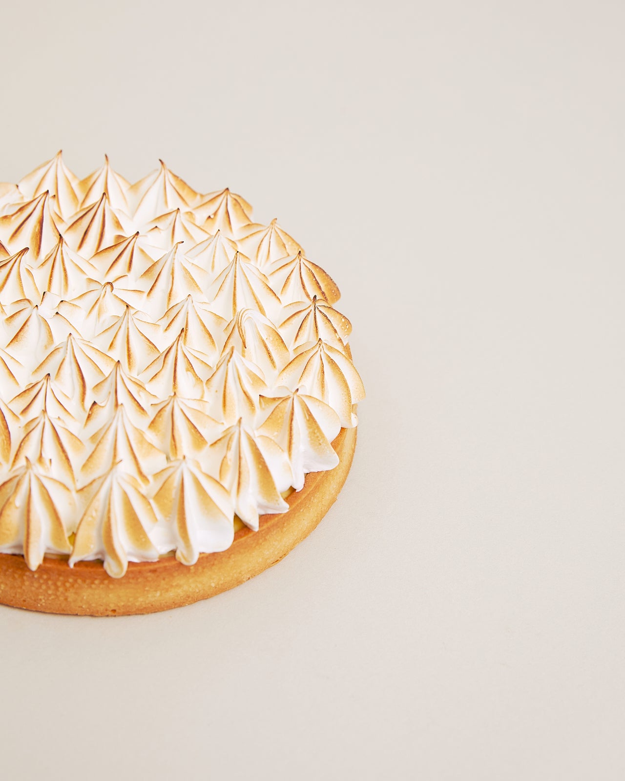 Tarta de limón, menta y merengue